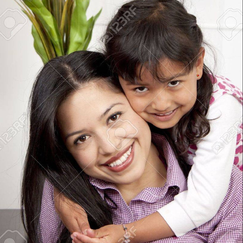 files/imgi_94_13299755-woman-and-young-girl-in-living-room-smiling.jpg